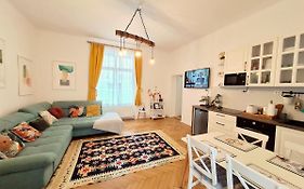 Jasmine Serenity Apartment - Central, Behind Black Church